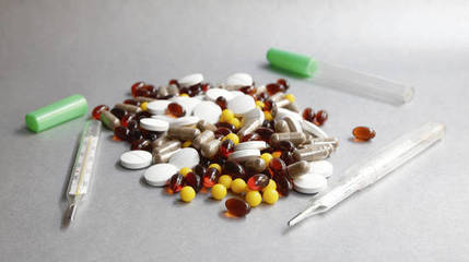 片劑、膠囊與栓劑 常見口服與局部給藥方式的比較